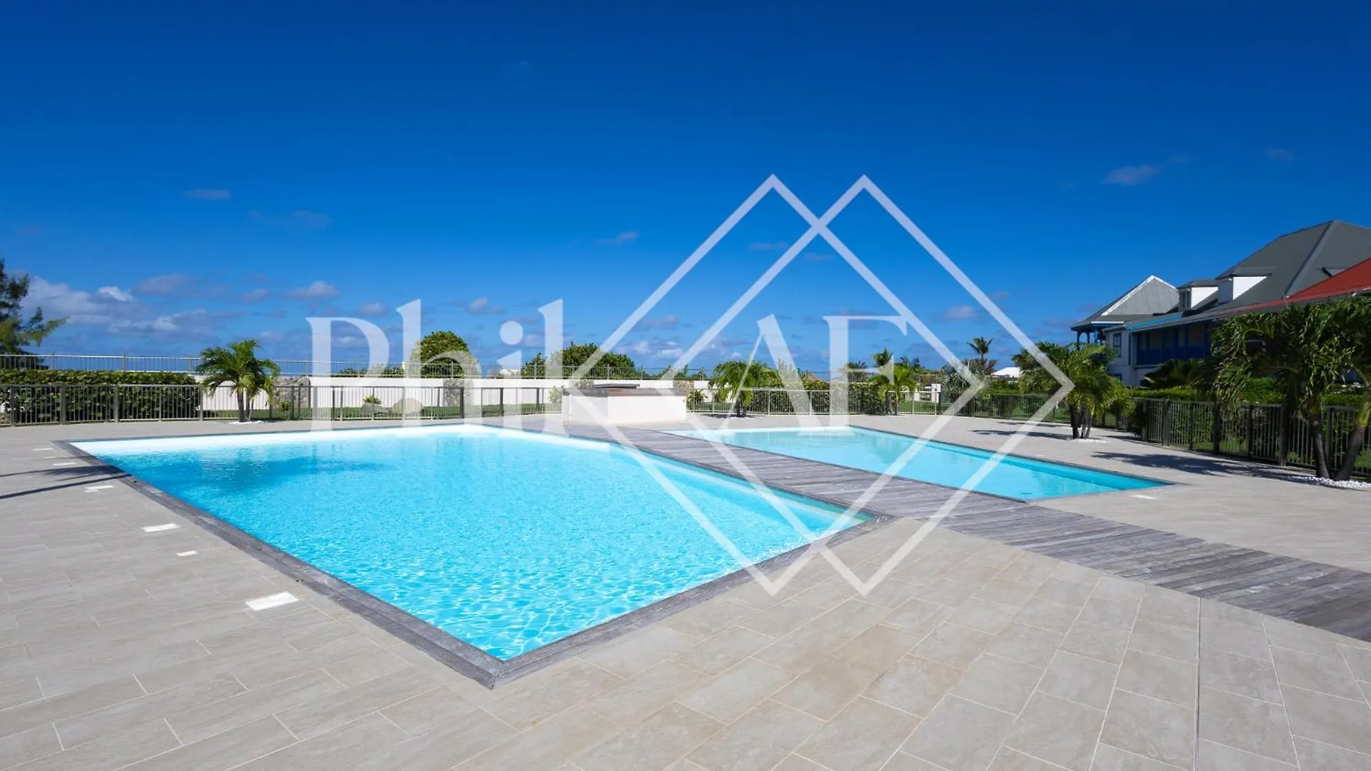 5 Bed-Rooms Beach-Front Duplex Of 189 M2 At Orient Beach Colombier